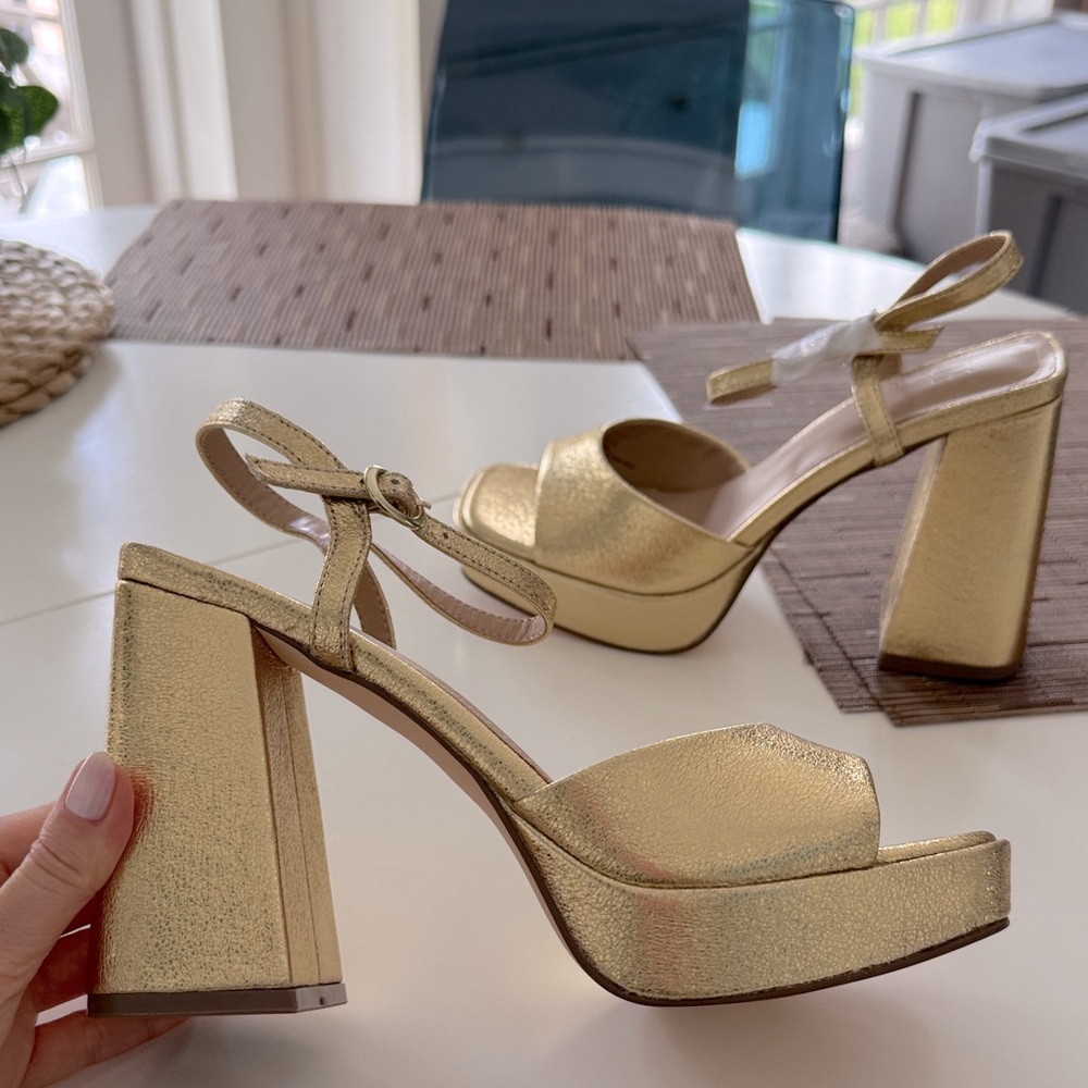 JustFab Gold Metallic Chunky Platform Heels Size 6.5 Square Toe 4.5” Heel